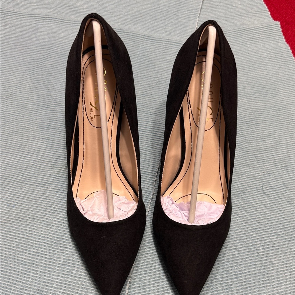 Elegant Black Pumps